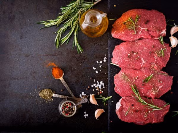 14. Thịt bò là một nguồn cung cấp chất béo không bão hòa đơn, axit linoleic liên hợp (CLA) và các chất dinh dưỡng khác như protein, sắt, kẽm, vitamin B6, vitamin B12, vitamin D, phốt pho, magiê và kali. Khi bạn ăn thịt bò, cơ thể tiêu tốn thêm năng lượng để phá vỡ thức ăn và điều này lại sinh ra nhiệt lượng cơ thể. Ảnh: Internet.