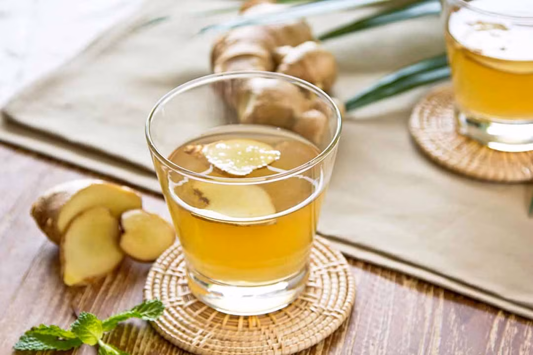 7. Gừng đã được sử dụng rộng rãi như một loại gia vị hoặc thuốc dân gian trên khắp thế giới. Gừng chứa các polyphenol có vị cay nồng được gọi là gingerols có tác dụng sinh nhiệt và được biết là làm ấm cơ thể.