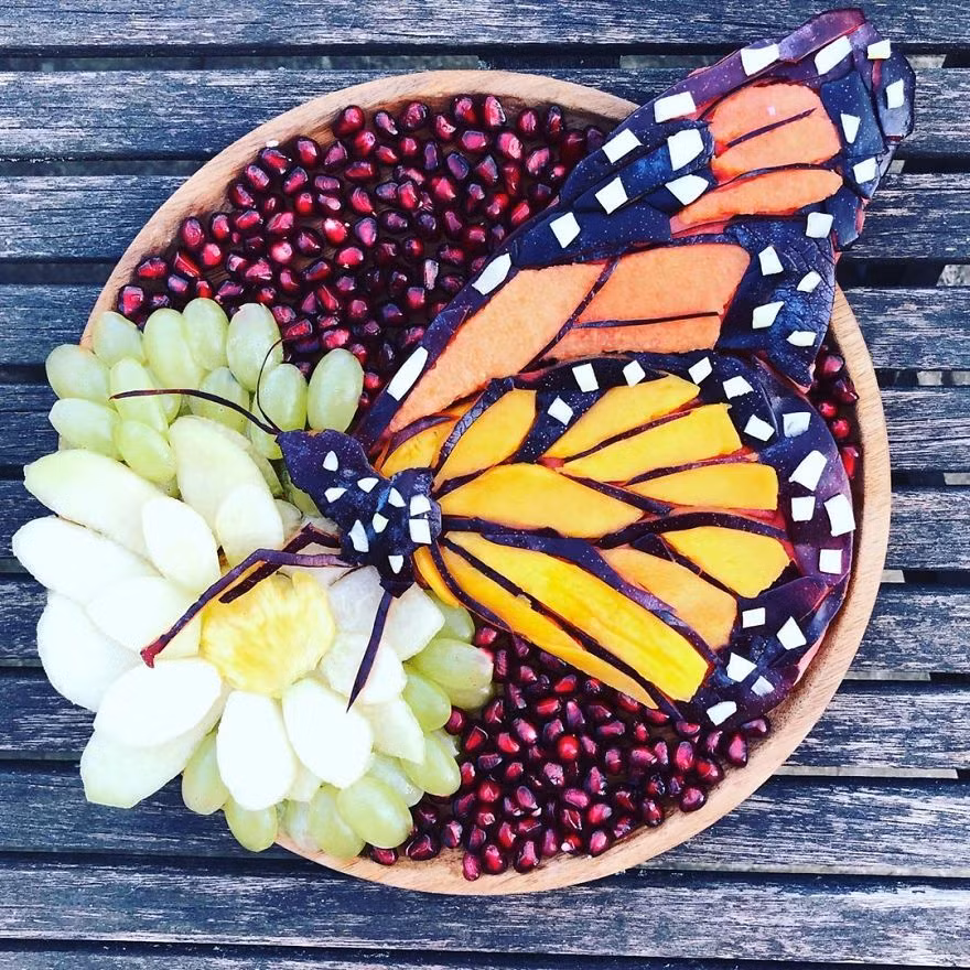 Ngay với các món có hình thù đơn giản ban đầu, các con của Sarah đã hào hứng và ăn nhiều hơn. Sau đó, cô tạo blog “Edible Food Art for Kids” để chia sẻ những sáng tạo của mình tới mọi người.