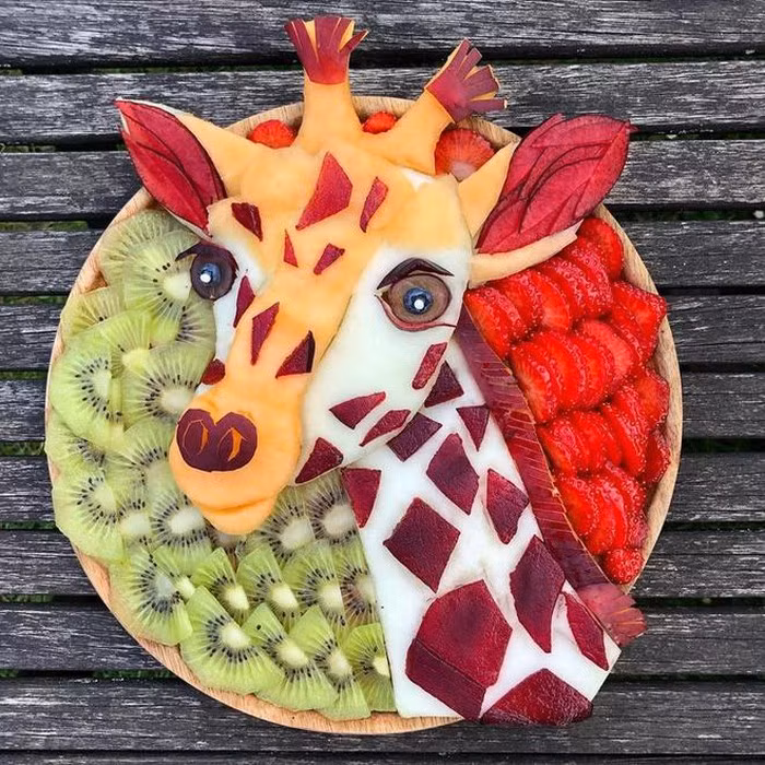 Cô thích tự tay chế biến các món ăn bổ dưỡng hàng ngày, chủ yếu được làm từ trái cây và rau củ. Nghệ sĩ người Bỉ lập tài khoản mạng xã hội để thư giãn và chia sẻ các món ăn nhẹ cô làm cho gia đình.