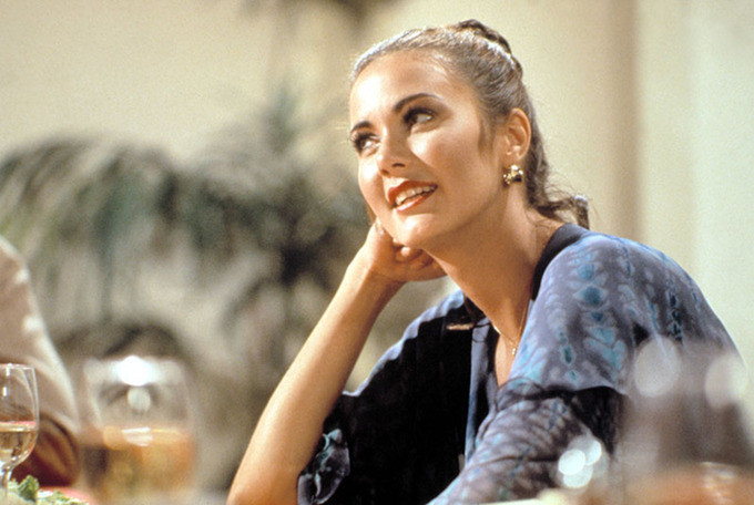 Lynda Carter thích chia nhỏ thức ăn, sử dụng một lượng vừa phải chứ không ăn kiêng khắt khe. "Tôi ăn bất cứ thứ gì tôi muốn, tôi chỉ cắt giảm khẩu phần. Tất cả là ở việc kiểm soát", Lynda chia sẻ.