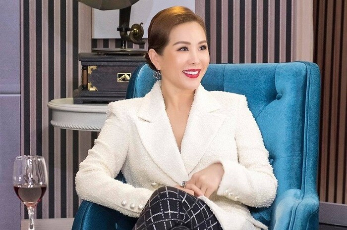 Bi nhac tu thien, co nen “dan mat” gat nhu hoa hau Thu Hoai?