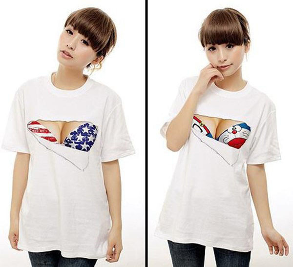 Mặc trang phục in hình 3D nhạy cảm: Giới trẻ xứ hoa anh đào phát cuồng với trang phục in hình 3D nhạy cảm khiến người đối diện phải nhức mắt. Các cô gái chuộng kiểu áo phông mang tên “ú òa” in 3D hình vòng 1 căng đầy lấp ló hoặc tạo cảm giác như bị xé rách để lộ vòng 1 khủng. Ảnh: Internet.