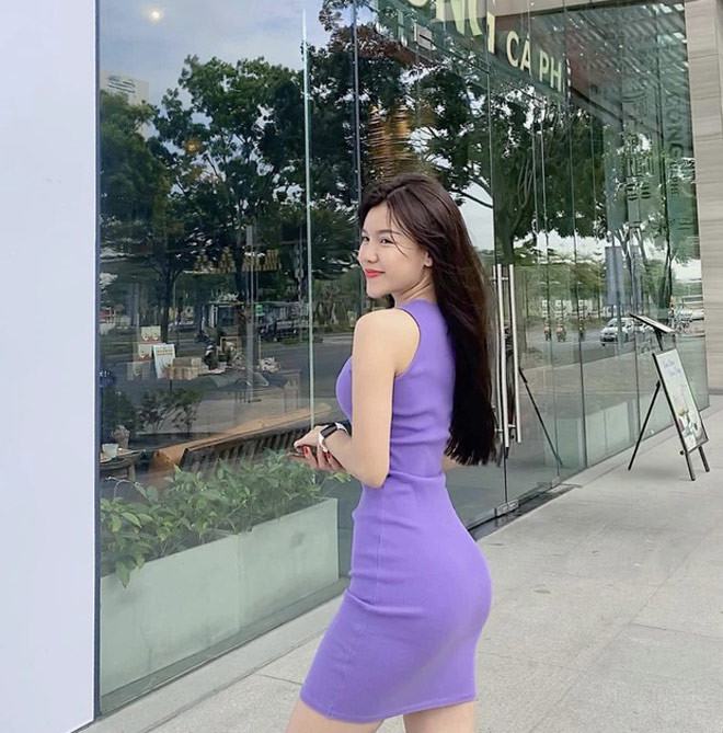 Dù có thân hình khá thon thả rồi nhưng Yến Xuân vẫn không ngừng nỗ lực để đẹp hơn mỗi ngày bằng cách tập luyện mọi lúc mọi nơi. Ảnh: Internet.