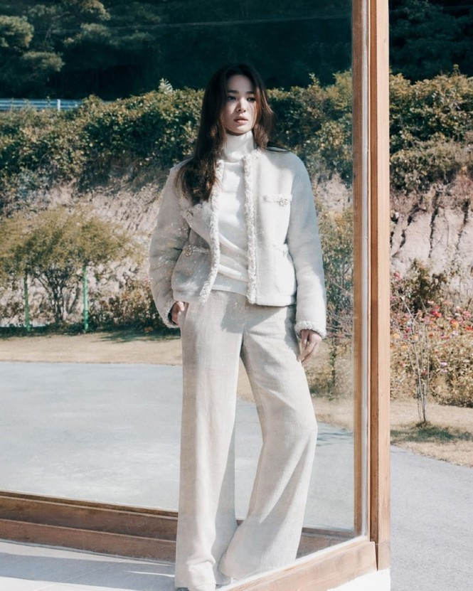 Kể từ sau cuộc ly hôn ồn ào với tài tử Song Joong Ki, nhan sắc và gu thời trang của Song Hye Kyo thăng hạng thấy rõ.