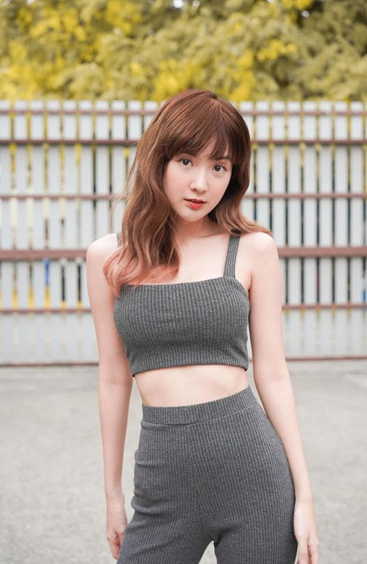 Trước khi trở thành game thủ, Passaranan từng là người mẫu ảnh nổi tiếng trên các tạp chí tuổi teen và thời trang.