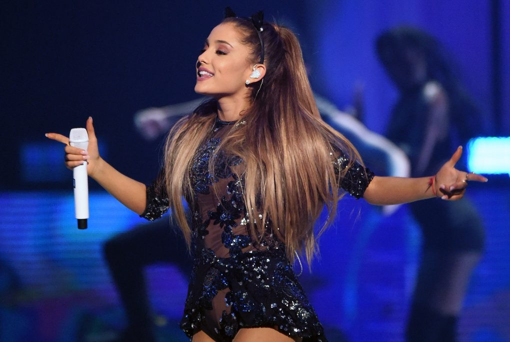 Bên cạnh việc tập luyện, nữ ca sĩ trẻ còn ăn chay để nuôi dưỡng cơ thể tốt nhất đồng thời thể hiện tình yêu với động vật. Tình yêu với động vật là động lực chính để Ariana Grande từ bỏ thịt và phô mai chuyển sang chế độ ăn thuần chay từ năm 2013.