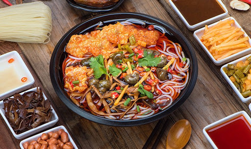 Trong khi ốc là thành phần lạ nhất của món phở ốc thì măng địa phương chính là thứ thổi hồn cho món ăn này. Mùi vị khó chịu của phở ốc Liễu Châu xuất phát từ món măng chua lên men.