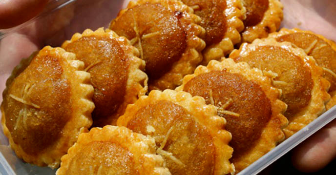 Bánh dứa là món ăn năm mới ở Malaysia. Đây là món bánh phổ biến ở Malaysia, Singapore và Đài Loan. Bánh dứa không chỉ là một món ăn đặc biệt mà còn là biểu tượng của sự may mắn, thường được dùng làm quà tặng vào ngày Tết.