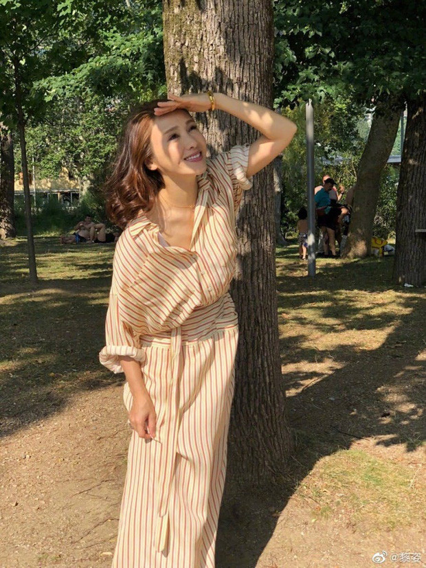 Để giữ được vòng eo thon, Lê Tư thực hiện gập bụng 200-300 lần mỗi đêm. Đầu tiên, nằm thẳng, đầu, lưng và mông áp sát mặt đất, hai chân chống lên mặt đất. Tay duỗi thẳng, ép sát vào thân, lòng bàn tay úp xuống mặt đất. Từ từ gập người lên, mắt nhìn thẳng, cổ thẳng, không gập cằm vào ngực, rồi nhẹ nhàng về vị trí ban đầu.