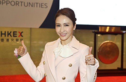 Ngoài ra, Lê Tư cũng rất coi trọng tới việc bôi kem chống nắng khi ra ngoài nắng. Nữ diễn viên cho biết, việc để làn da tiếp xúc với tia cực tím lâu có thể làm tăng các gốc tự do, gây lão hóa sớm. Ảnh: Internet.