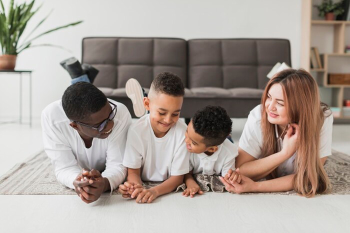 Be trai 7 tuoi thich mac dam, bo me dua di kham nac nghen