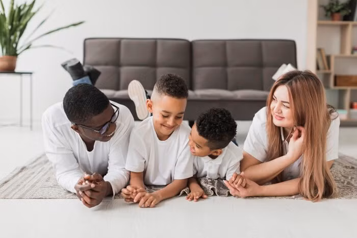 Be trai 7 tuoi thich mac dam, bo me dua di kham nac nghen