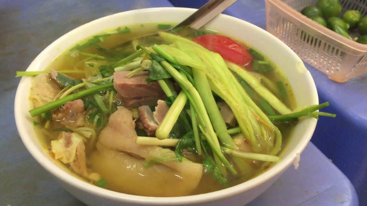 Những miếng thịt, sườn hay lưỡi được thái to chứ không mỏng như những quán khác. Có lẽ nhờ vậy mà nhiều thực khách chấp nhận đến quán “nghe chửi” để được ăn ngon.