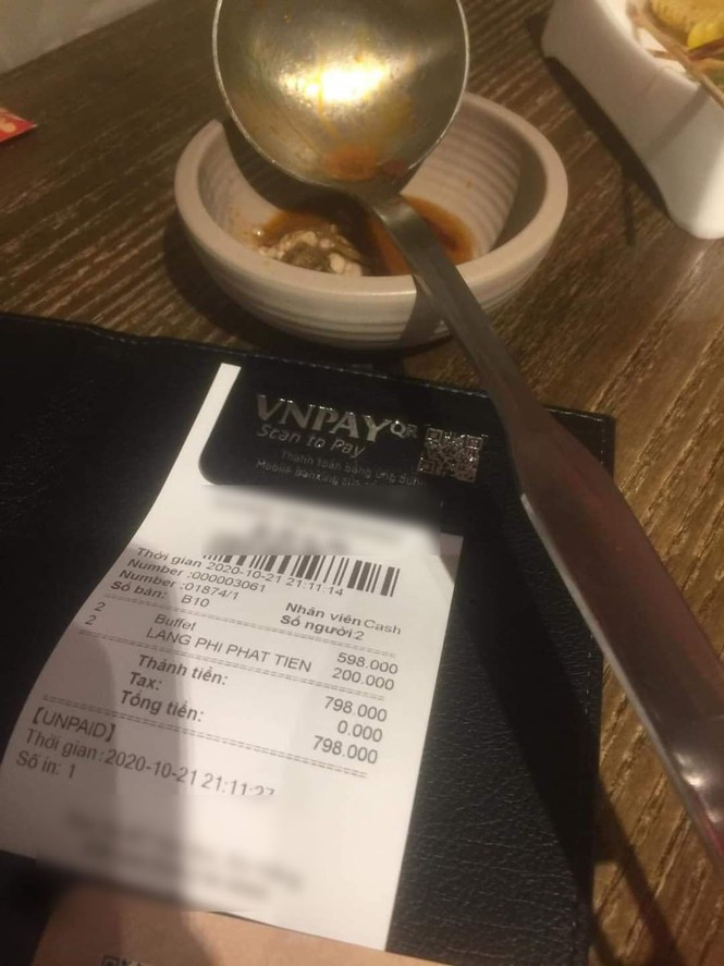 An buffet lau khong duoc phuc vu thit ca, con bi phat 200K-Hinh-2