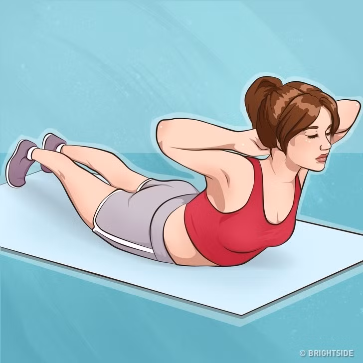 8. Tư thế rắn hổ mang: Đầu tiên, nằm sấp xuống và đưa tay ra sau đầu. Nâng thân trên và đầu của bạn lên khỏi sàn nhà. Cố gắng giữ khuỷu tay của bạn sang hai bên khi nâng đầu của bạn. Đồng thời, chân nên được khép lại với nhau.