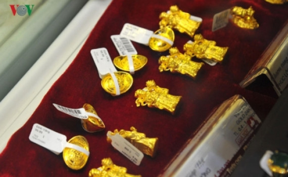 Gia vang trong nuoc va the gioi tiep tuc giam phien thu 3