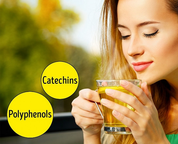 4. Trà xanh: Đây là một thức uống ưa thích của nhiều người, không chỉ ngon mà còn có lợi cho làn da của bạn. Nó chứa đầy polyphenol và catechin - chất chống oxy hóa giúp bảo vệ làn da khỏi bị tổn thương do ánh nắng mặt trời (bên cạnh việc sử dụng kem chống nắng) và giảm mẩn đỏ da bằng cách chống viêm.