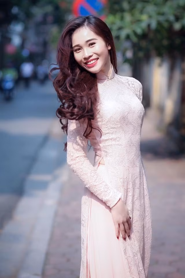 Thu Trang khiến nhiều người phải trầm trồ khi sở hữu ngoại hình xinh đẹp, vóc dáng chuẩn hoa hậu, cùng trình độ học vấn khiến bao nhiêu người ngưỡng mộ. Cô nói được thành thạo 6 thứ tiếng: Việt, Séc, Nga, Đức, Anh và Latin. Ảnh: Internet.