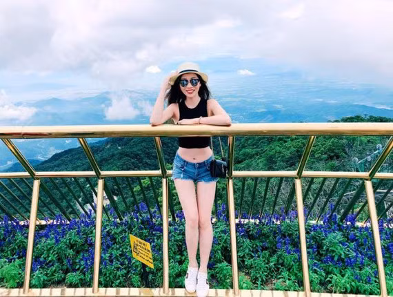 Nhan sắc xinh đẹp và những đường cong gợi cảm của vợ Shark Hưng khiến nhiều chị em ghen tỵ.