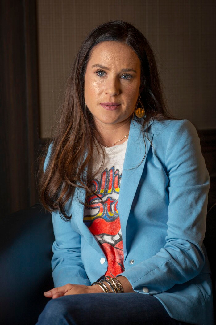 Dù sở hữu thương hiệu thời trang riêng nhưng Ashley vẫn ăn mặc đơn giản và khá đứng tuổi.