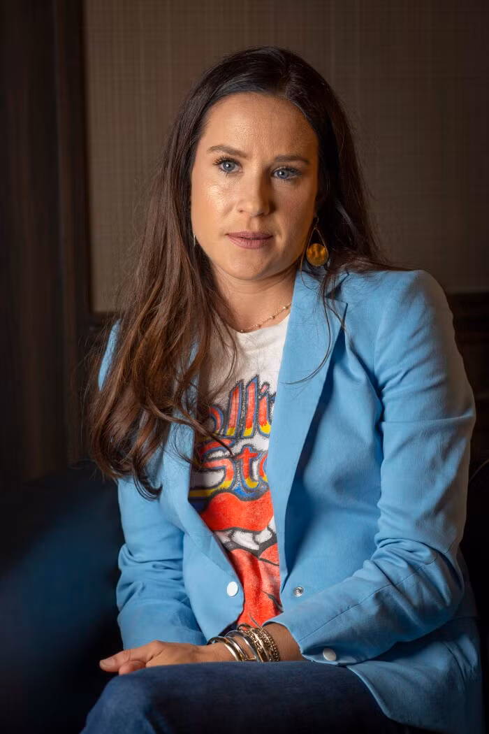 Dù sở hữu thương hiệu thời trang riêng nhưng Ashley vẫn ăn mặc đơn giản và khá đứng tuổi.