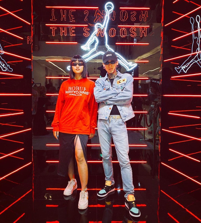 Cặp đôi này có cách ăn mặc chất lừ, thiên về sự độc đáo, cá tính.