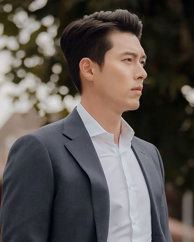 Hyun Bin sở hữu cả vẻ điển trai, ngọt ngào, ấm áp lẫn nét nam tính, rắn rỏi và phong trần.