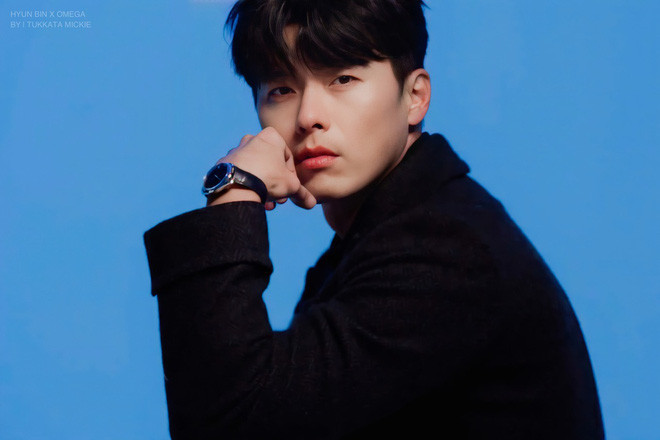 Nam tài tử 38 tuổi khá chuộng trang trang phục đơn giản màu tối phù hợp với độ tuổi trưởng thành của mình.