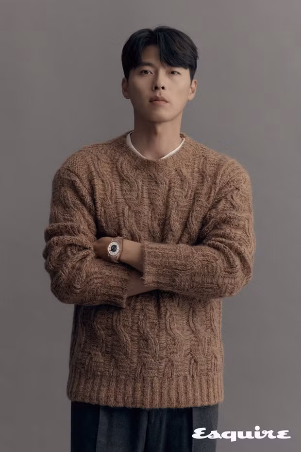 Dù đã gần 40 tuổi, Hyun Bin khẳng định đẳng cấp thần thái và phong cách ăn mặc lịch lãm luôn thu hút khán giả trên toàn thế giới.