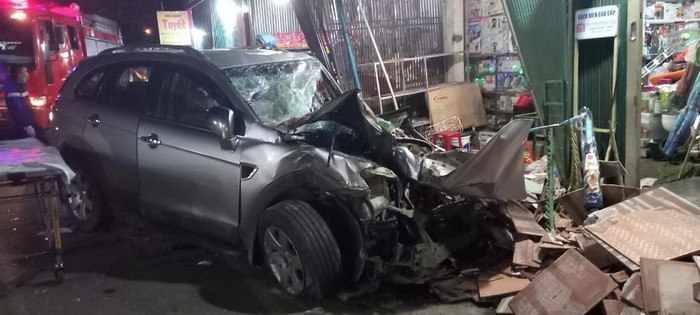 Video: Xe dien tong vao nha dan o Quang Ngai, lam 3 nguoi chet-Hinh-6