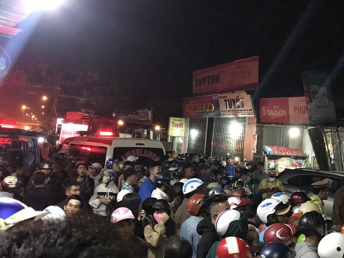 Video: Xe dien tong vao nha dan o Quang Ngai, lam 3 nguoi chet-Hinh-4