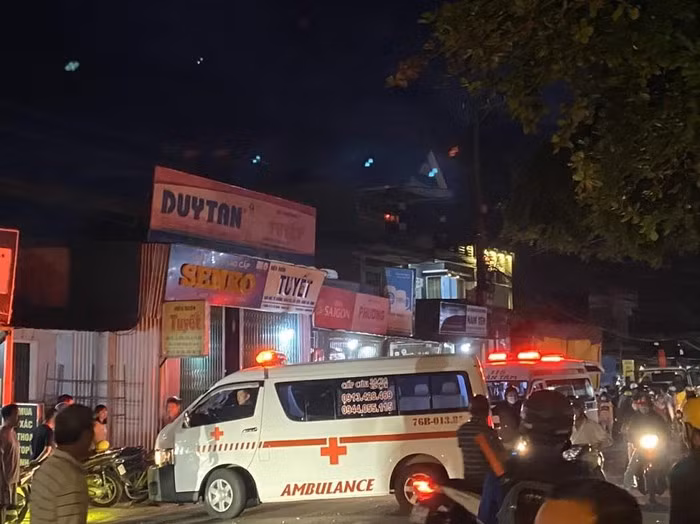 Video: Xe dien tong vao nha dan o Quang Ngai, lam 3 nguoi chet-Hinh-3