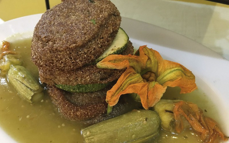 Trứng muỗi thực sự là một loại nguyên liệu gây sốc với các tín đồ ẩm thực, bởi chỉ nghe tới tên gọi của nó thôi nhiều người đã khiếp vía chứ chưa nói đến việc thưởng thức.