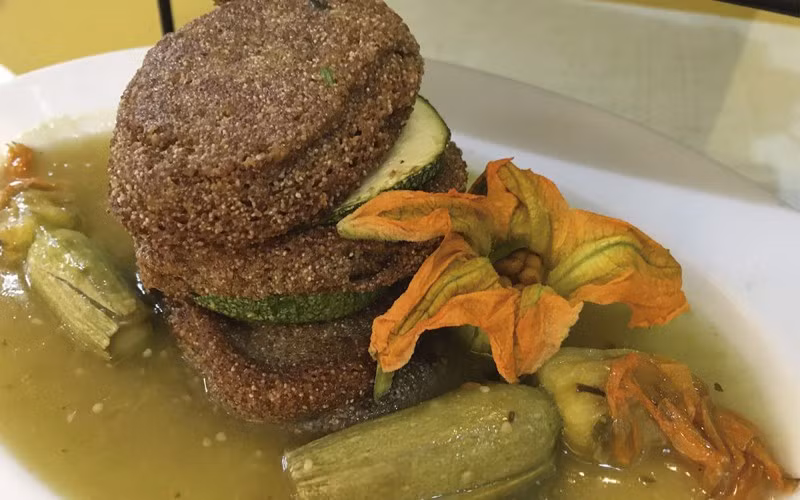 Trứng muỗi thực sự là một loại nguyên liệu gây sốc với các tín đồ ẩm thực, bởi chỉ nghe tới tên gọi của nó thôi nhiều người đã khiếp vía chứ chưa nói đến việc thưởng thức.