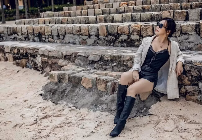 Qua đó, có thể thấy Ngọc Tiền sở hữu gu thời trang sành điệu, gợi cảm.