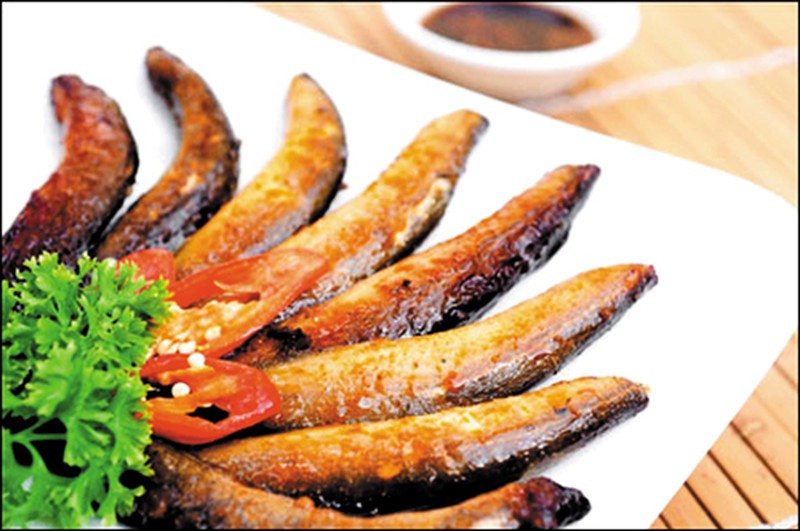 Ngoài công dụng chữa bệnh yếu sinh lý, những món ngon từ cá chạchcòn có tác dụng chữa một số bệnh lý khác được dân gian áp dụng điều trị như: suy thận mãn tính, suy gan mãn tính, suy nhược cơ thể, bệnh viêm gan, vàng da, mụn nhọt, lở loét,…