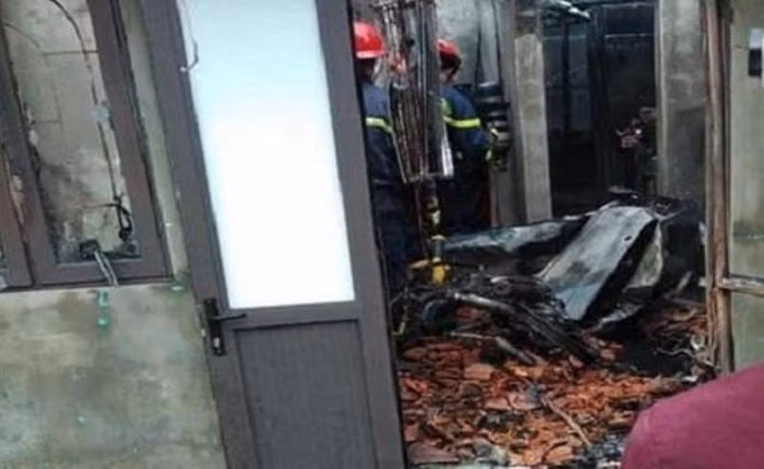 Khoi to doi tuong tuoi xang dot nha khien vo bi bong nang