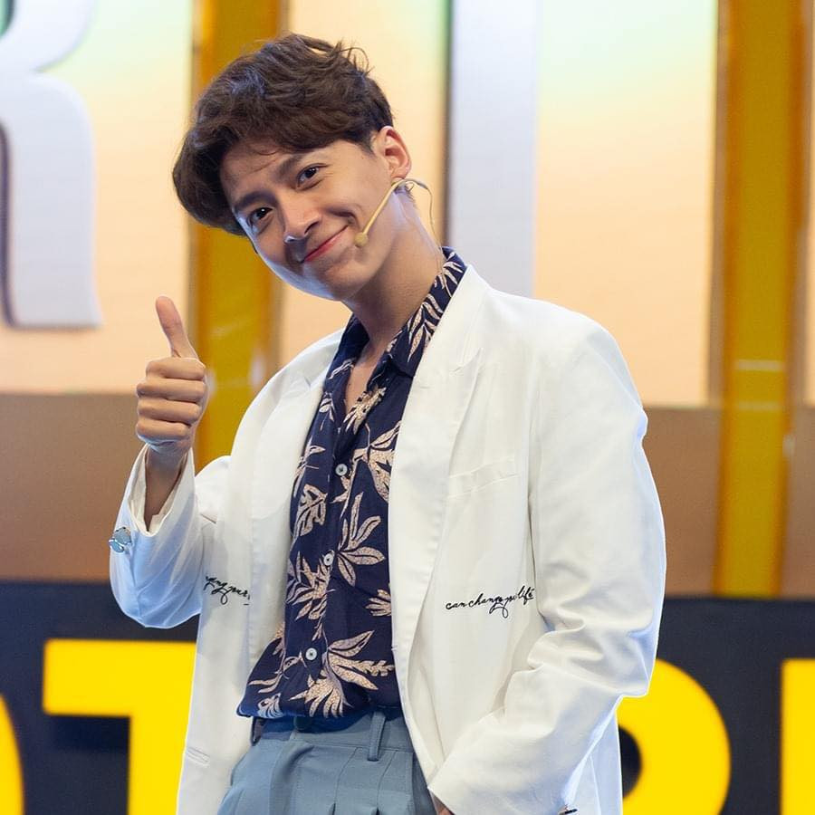 Khác với những lúc giả gái, trong cuộc sống hàng ngày, giọng ca “Truyền Thái Y” sở hữu gu thời trang thanh lịch và nam tính.