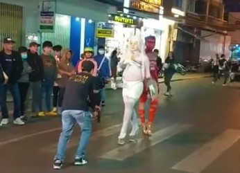 Phan no voi nhung tro phan cam boi ban Da Lat cua mot so du khach-Hinh-3