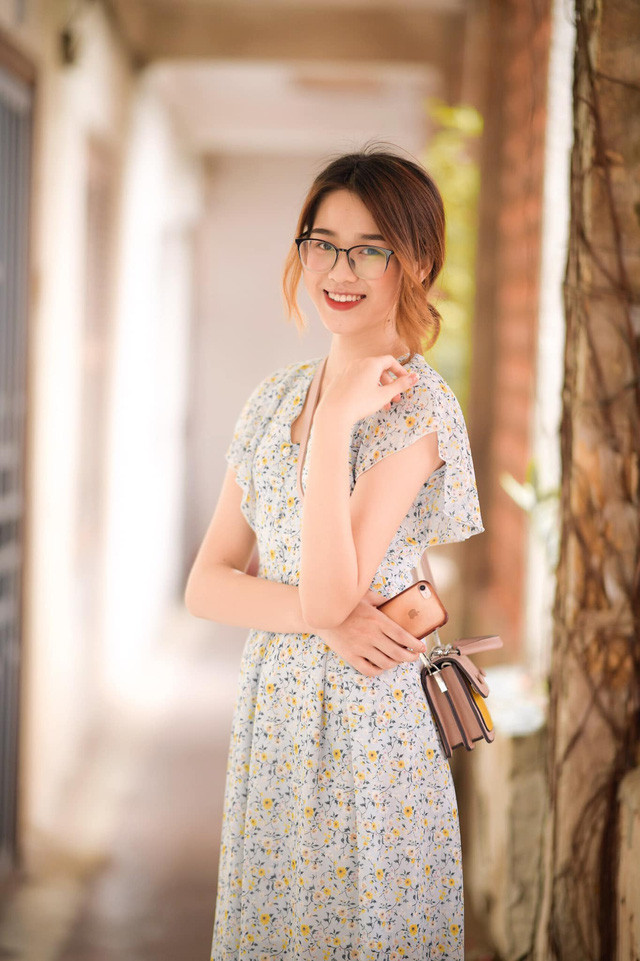 Những mẫu váy hoa đậm chất “bánh bèo” cũng được cô nàng sử dụng để tôn lên sự nữ tính, ngọt ngào của mình.