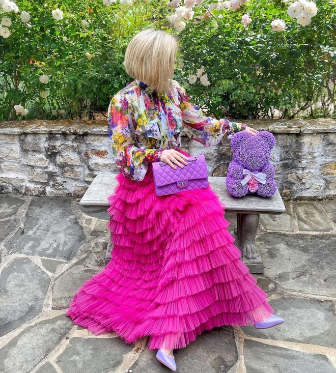 Trang Instagram đầy màu sắc nhưng không kém phần tinh tế, tao nhã của Lena được khen đẹp tựa như cuốn tạp chí thời trang.