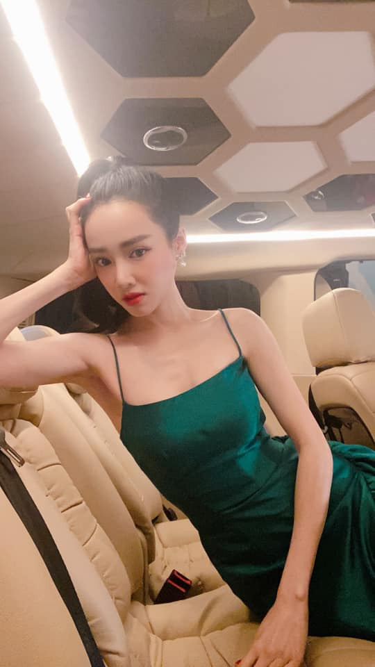 Thân hình gầy đáng báo động của Nhã Phương khiến Trường Giang và fan lo lắng.