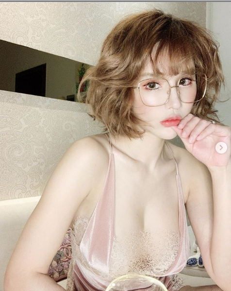 Hình thể gợi cảm là yếu tố giúp Yui Xin trở thành mẫu nội y cho các thương hiệu đồ lót nổi tiếng ở thị trường Châu Á.