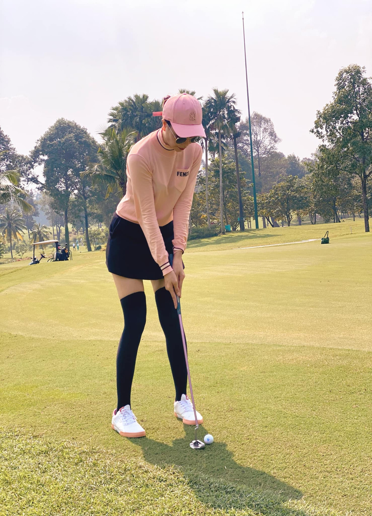 Trà Ngọc Hằng nói thêm, toàn bộ bí quyết giữ dáng của cô đều chủ yếu nhờ vào việc chăm chỉ vận động. Bởi cô là một tín đồ của ăn uống, ăn rất nhiều tinh bột mỗi ngày.