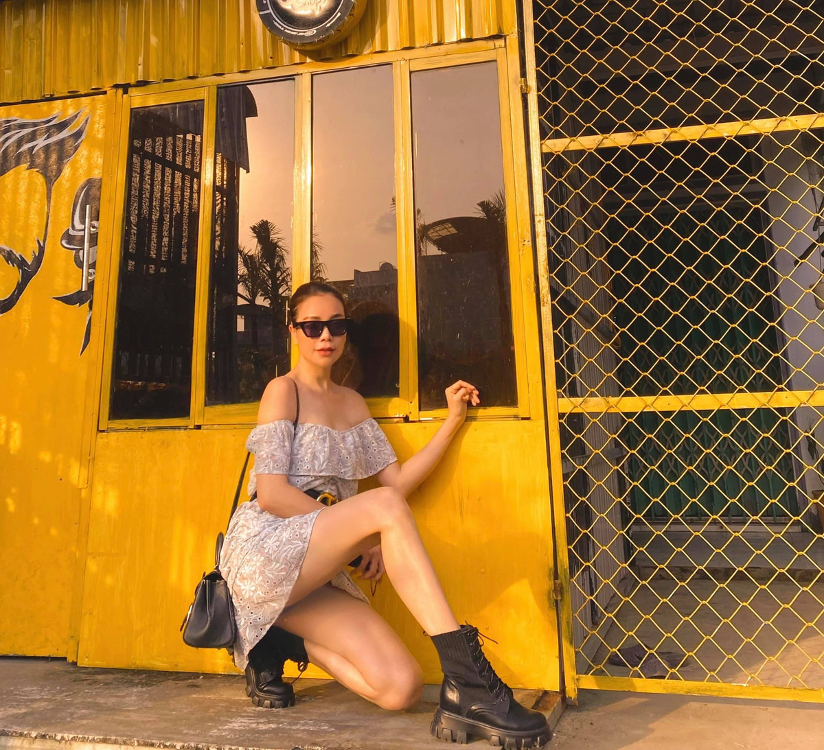 Lời khuyên đầu tiên chính là mỗi buổi sáng thức dậy, bà mẹ một con luôn nạp vào cơ thể nửa lít nước lọc tinh khiết như một cách thanh lọc cơ thể sau một đêm dài.