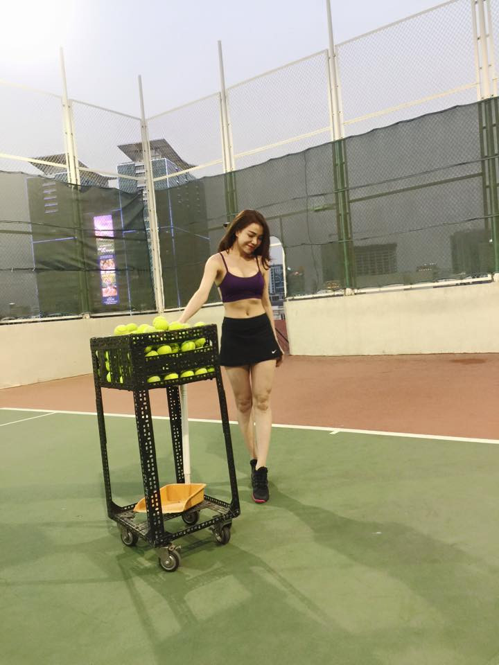 Người đẹp 9X cho biết hiện cô ăn chay trường nên ngược lại với việc ăn kiêng, cô tiêu thụ rất nhiều thực phẩm trong ngày để có đủ sức làm việc, chăm con.