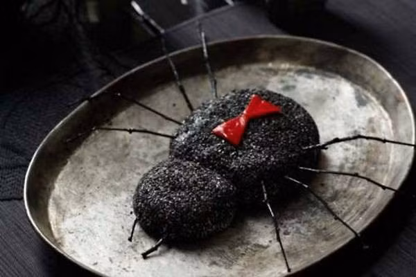 Món bánh phô mai hình con nhện hay còn gọi là góa phụ đen.