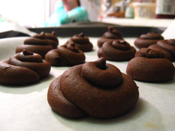 Liệu có bao nhiêu người dám thử món bánh hình đống phân này. Ảnh: Huffingtonpost.