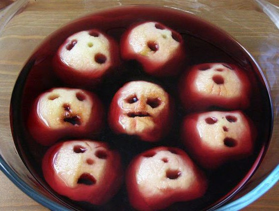 Táo ngâm siro cũng có thể dọa ma những ai nhát gan. Ảnh: Internet.